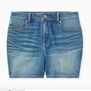 TORRID High Rise Medium Wash Mid Short Vintage Stretch